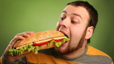 مضرات پرخوری و روش صحیح غذا خوردن