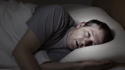 چه ارتباطی بین کم خوابی و درد وجود دارد؟