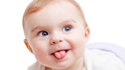 علل، علائم و درمان برفک دهان در نوزادان