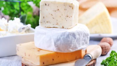 آیا مصرف پنیر در بارداری می تواند مضر باشد؟