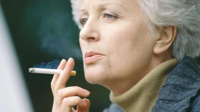 علت رشد سرطان ریه در زنان چیست؟