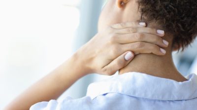 درمان خانگی گردن درد به کمک روش ها و مواد طبیعی