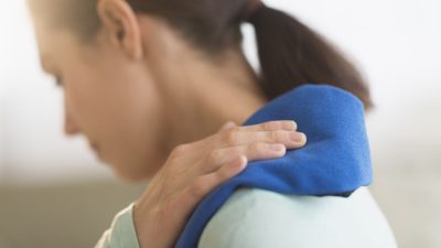 ارتباط درد شانه و گردن با خستگی چیست؟ آیا این درد باعث خستگی می شود؟