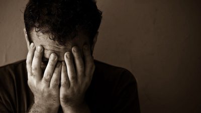 اختلال افسردگی اساسی (افسردگی بالینی) ؛ نشانه ها، علل و روش های درمان
