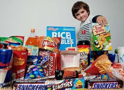 چاقی دوران کودکی: تاثیر تبلیغات تلویزیونی غذا و نوشیدنی ها در والدین