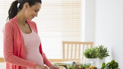 مواد غذایی خطرناک برای بارداری که باید از مصرف آن ها اجتناب کنید