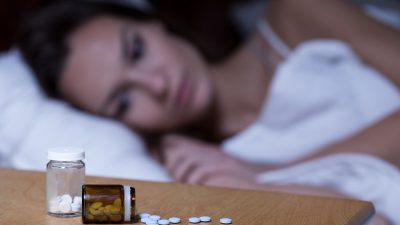 علائم و داروهای درمان بی خوابی به همراه عوارض جانبی آن ها