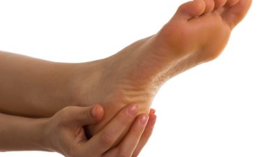 روش های طبیعی و خانگی برای درمان درد پاشنه پا