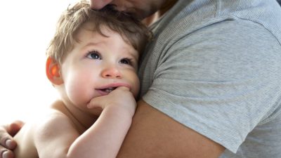 روش های طبیعی و خانگی برای بند آوردن آبریزش بینی کودکان