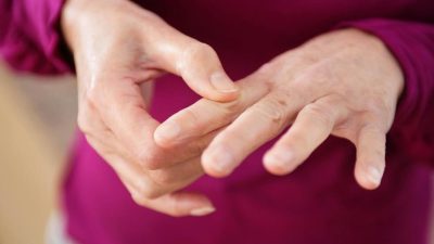 درمان تورم انگشتان دست به کمک روش های سنتی و طبیعی