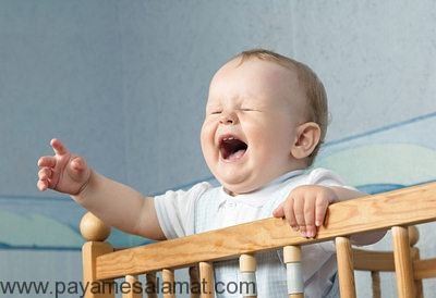 علت بی خوابی شبانه نوزادان چیست؟