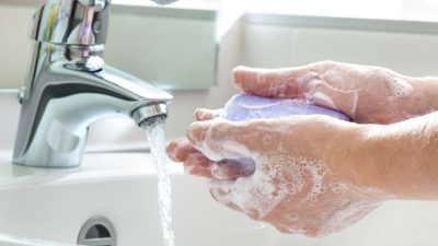 مضرات مصرف صابون ضد باکتری برای بدن چیست و چرا نباید از این صابون ها استفاده کنیم؟