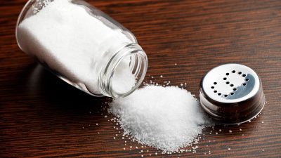 کاربردهای نمک در حل مشکلات مختلف در بدن و انجام کارهای خانه