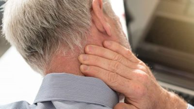 درد گوش و گردن ؛ علل و درمان درد پشت گوش که به گردن سرایت می کند