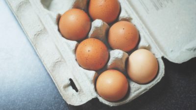 تفاوت تخم مرغ قهوه ای و تخم مرغ سفید